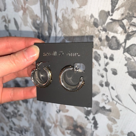 NWT! SCROLL & VINE Earrings - Picture 3 of 5